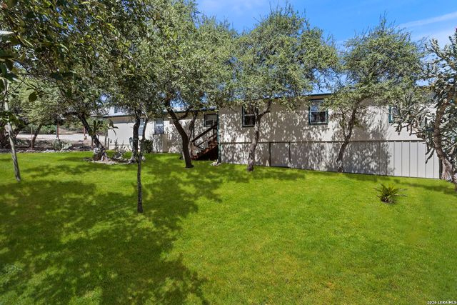 182 AUSTIN LN, Lakehills, TX 78063