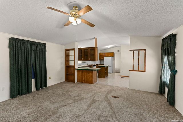 182 AUSTIN LN, Lakehills, TX 78063