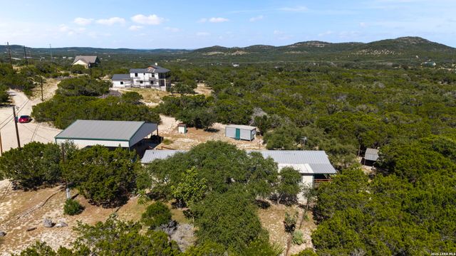 182 AUSTIN LN, Lakehills, TX 78063