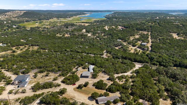 182 AUSTIN LN, Lakehills, TX 78063