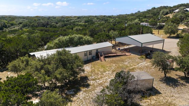 182 AUSTIN LN, Lakehills, TX 78063