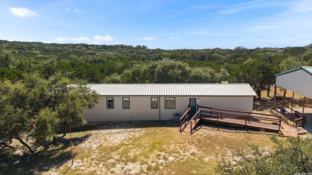 182 AUSTIN LN, Lakehills, TX 78063
