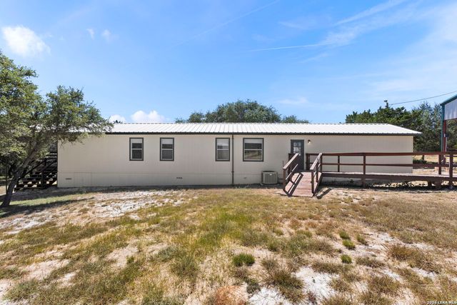 182 AUSTIN LN, Lakehills, TX 78063