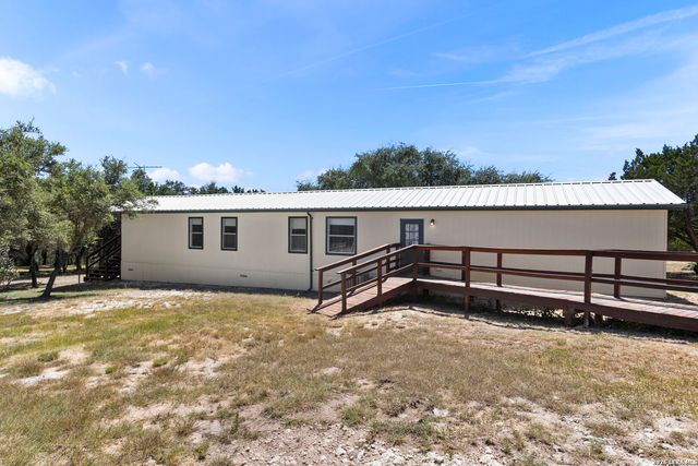 182 AUSTIN LN, Lakehills, TX 78063