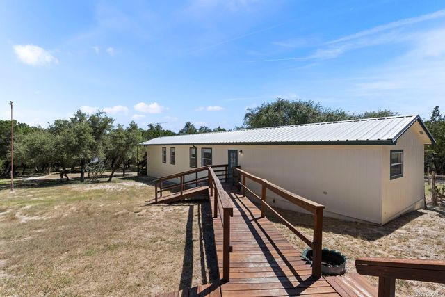 182 AUSTIN LN, Lakehills, TX 78063