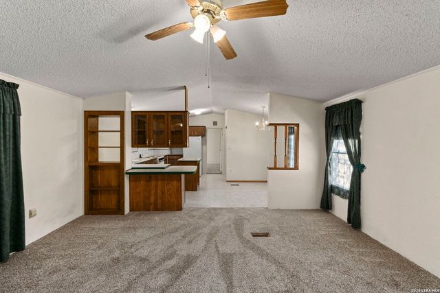 182 AUSTIN LN, Lakehills, TX 78063