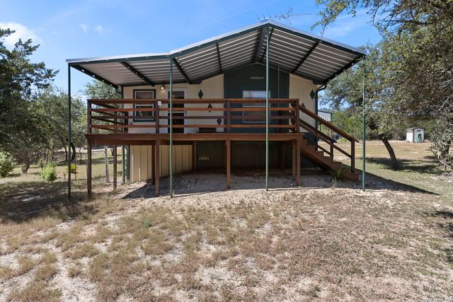 182 AUSTIN LN, Lakehills, TX 78063