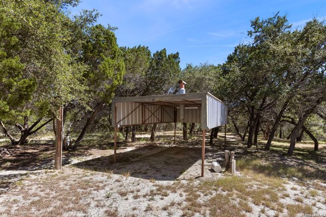 182 AUSTIN LN, Lakehills, TX 78063