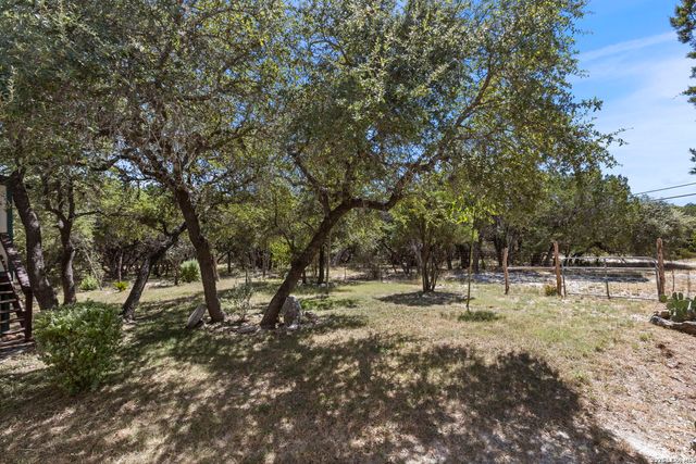 182 AUSTIN LN, Lakehills, TX 78063