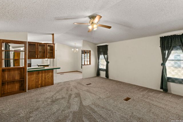 182 AUSTIN LN, Lakehills, TX 78063