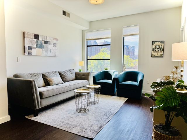 1900 12th Ave S Apt 420, Nashville, TN 37203