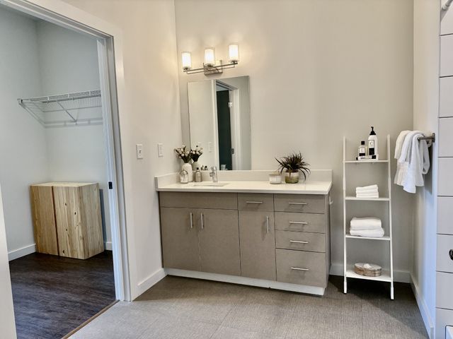 1900 12th Ave S Apt 420, Nashville, TN 37203