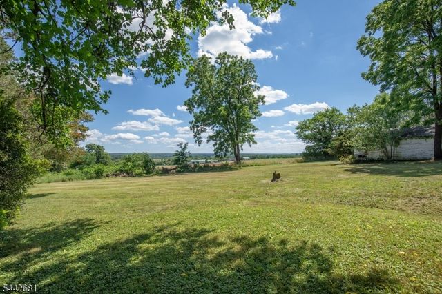 114 Amwell Rd, East Amwell Twp., NJ 08822