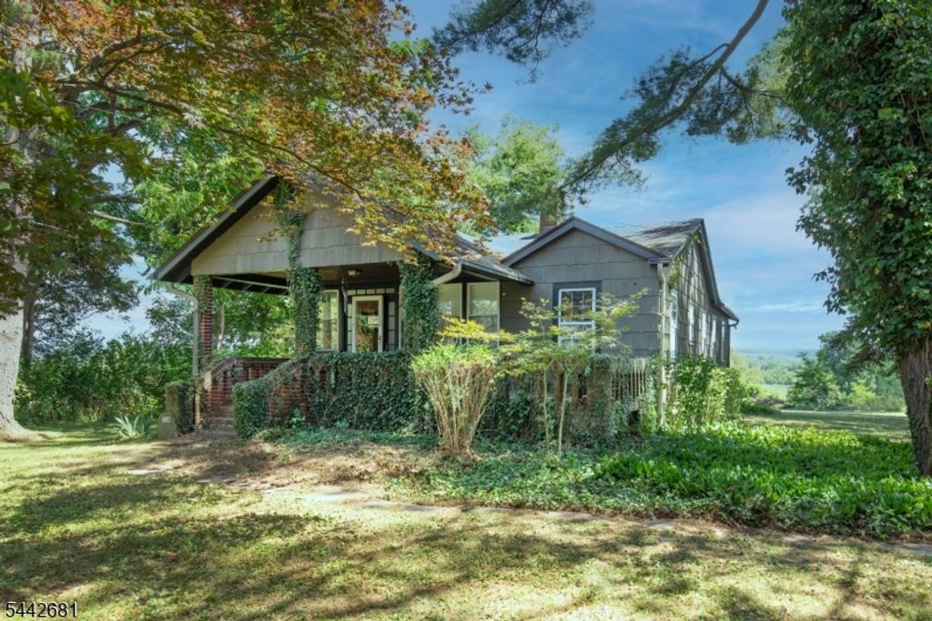 114 Amwell Rd, East Amwell Twp., NJ 08822