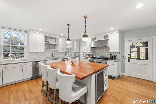 91 Algonquin Road, Fairfield, CT 06825