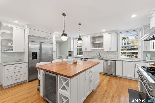 91 Algonquin Road, Fairfield, CT 06825