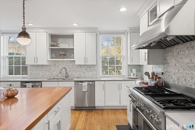 91 Algonquin Road, Fairfield, CT 06825