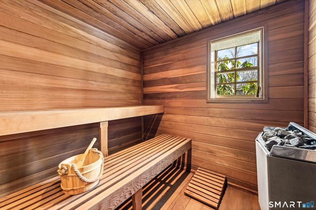 91 Algonquin Road, Fairfield, CT 06825