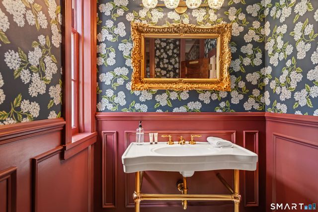 91 Algonquin Road, Fairfield, CT 06825