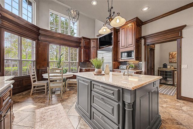 1816 S 27th Place, Rogers, AR 72758