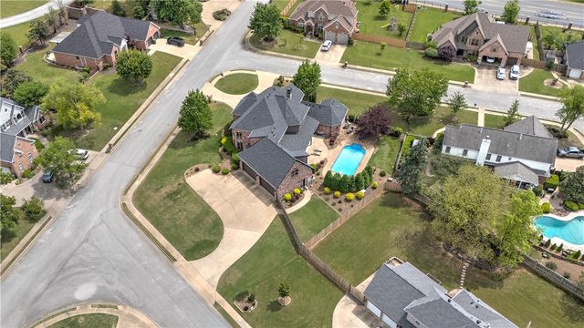 1816 S 27th Place, Rogers, AR 72758