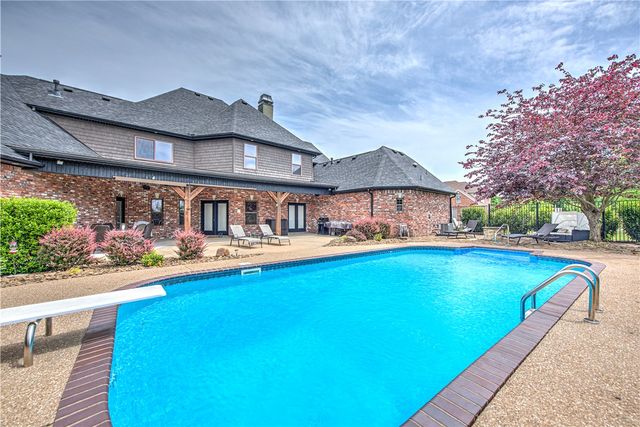 1816 S 27th Place, Rogers, AR 72758