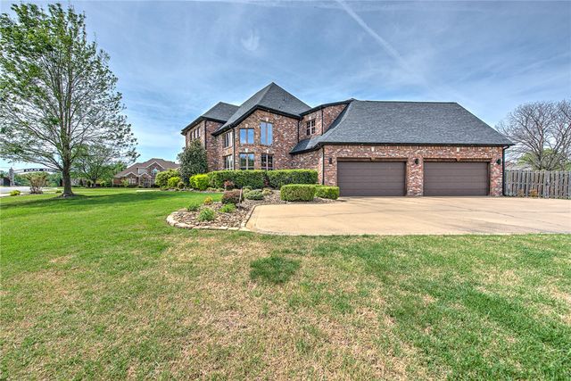 1816 S 27th Place, Rogers, AR 72758