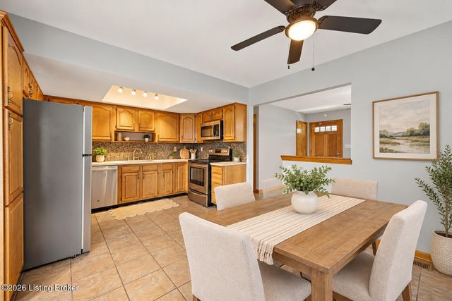 6908 Ledgerock Rd, Louisville, KY 40219