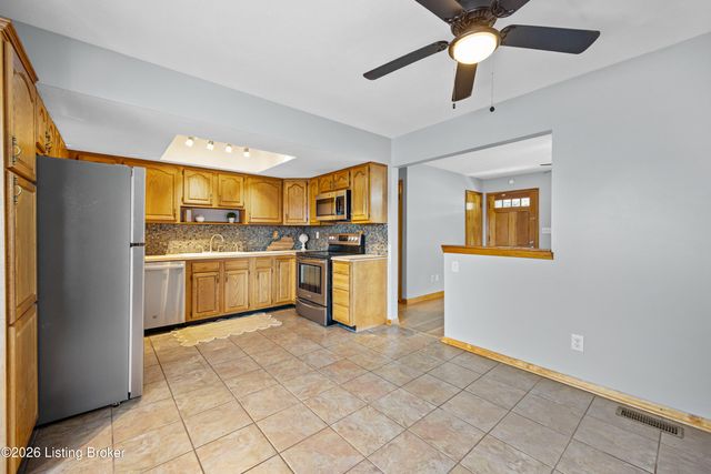 6908 Ledgerock Rd, Louisville, KY 40219