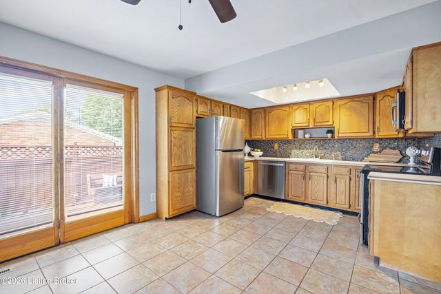 6908 Ledgerock Rd, Louisville, KY 40219