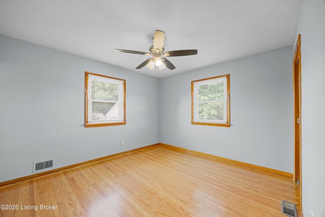 6908 Ledgerock Rd, Louisville, KY 40219