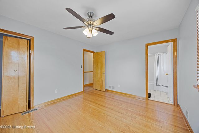6908 Ledgerock Rd, Louisville, KY 40219