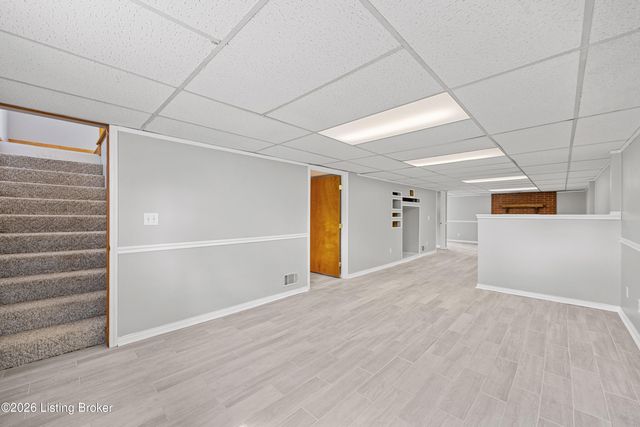 6908 Ledgerock Rd, Louisville, KY 40219