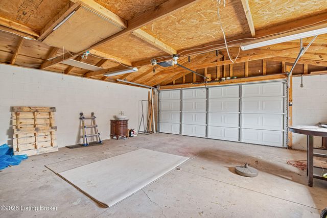 6908 Ledgerock Rd, Louisville, KY 40219