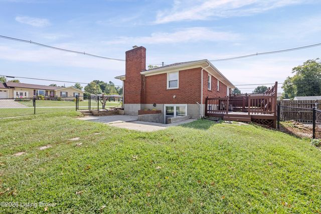 6908 Ledgerock Rd, Louisville, KY 40219