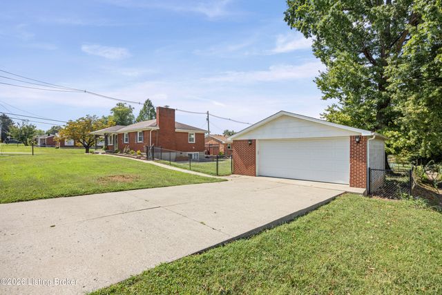 6908 Ledgerock Rd, Louisville, KY 40219