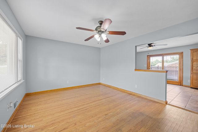 6908 Ledgerock Rd, Louisville, KY 40219