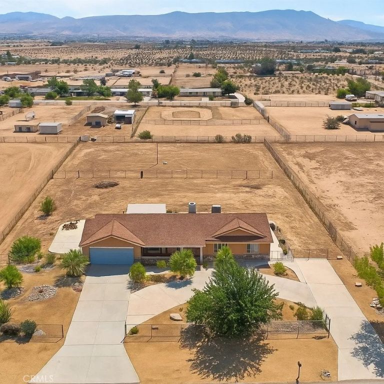 22665 Little Beaver, Apple Valley, CA 92308