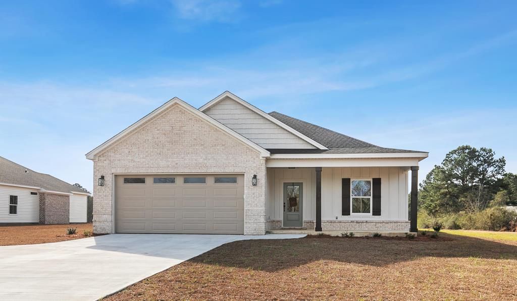 124 Oscar Godwin Road, Dothan, AL 36301