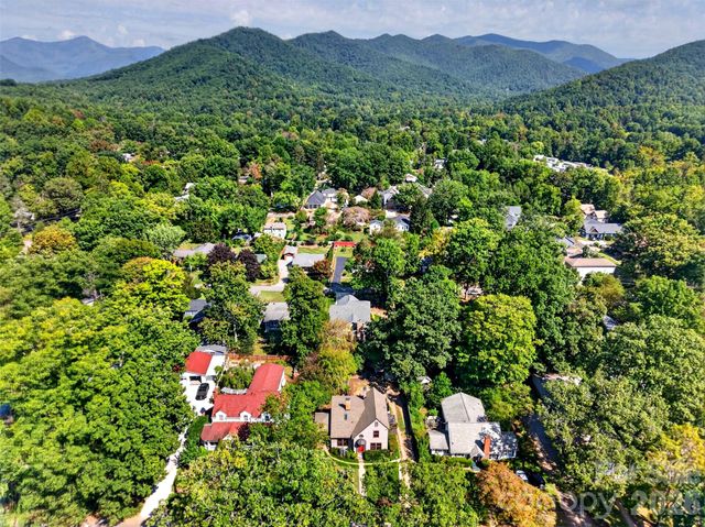 109 1st Street, Black Mountain, NC 28711