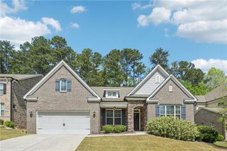 330 La Perla Drive, Sugar Hill, GA 30518