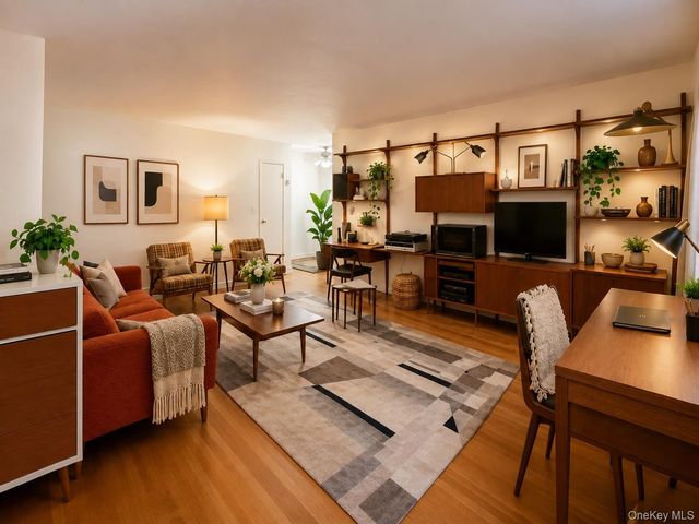 78-40 164th St 2M, Fresh Meadows, NY 11366