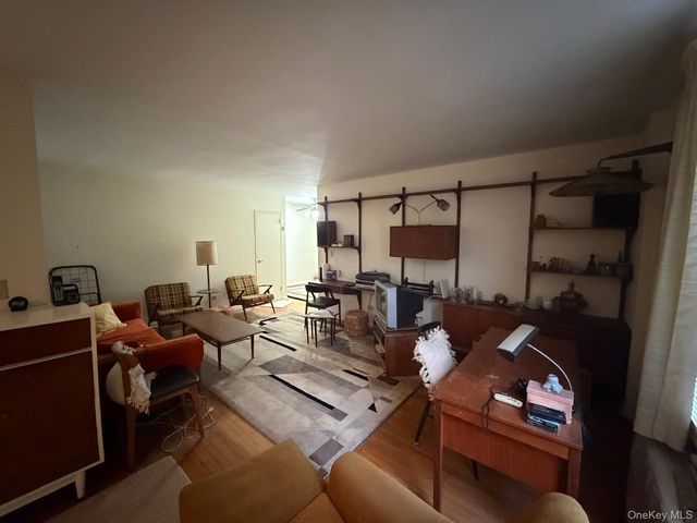 78-40 164th St 2M, Fresh Meadows, NY 11366