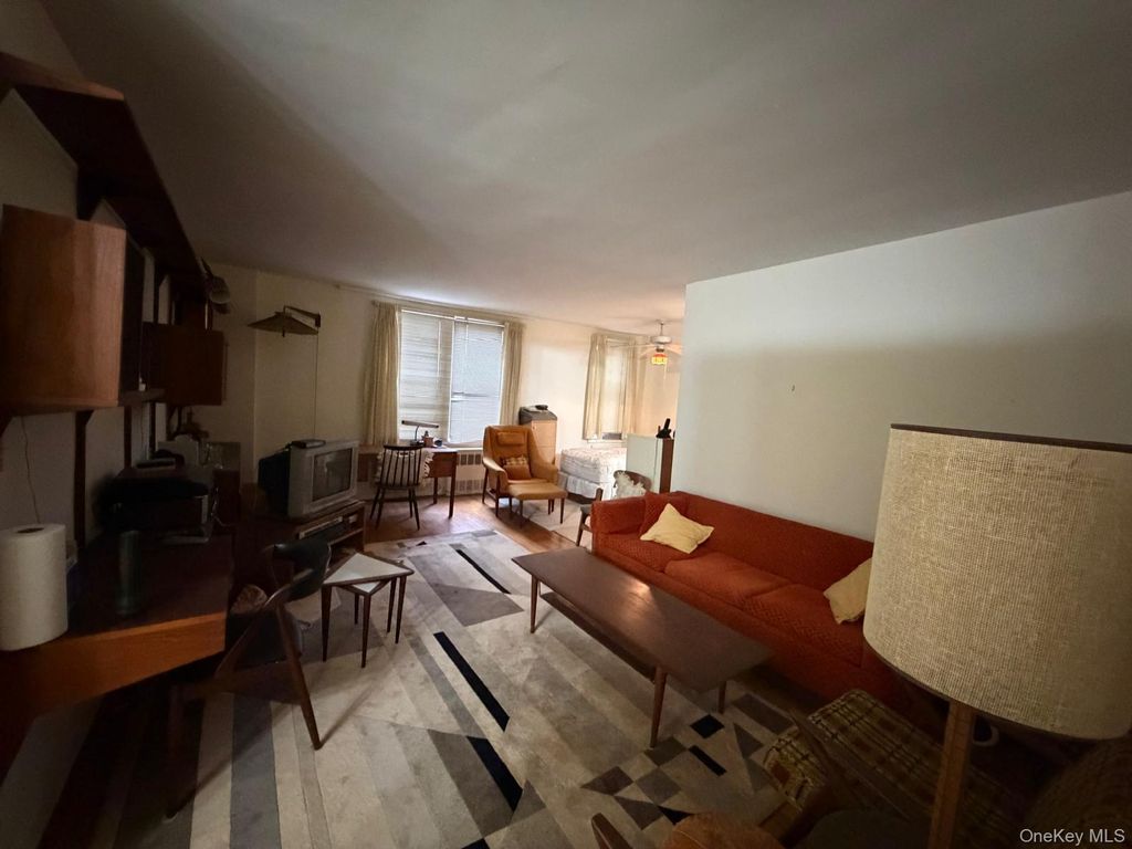 78-40 164th St 2M, Fresh Meadows, NY 11366 — photo 2