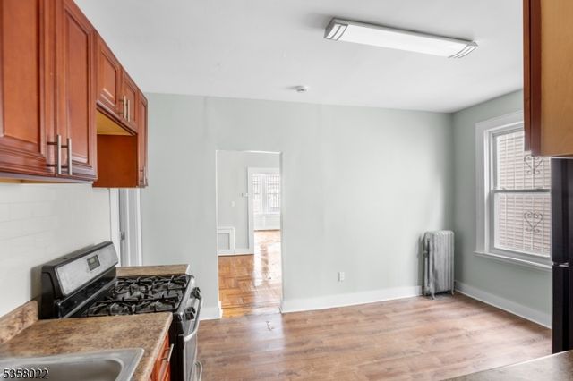 51 Schley St, Newark City, NJ 07112