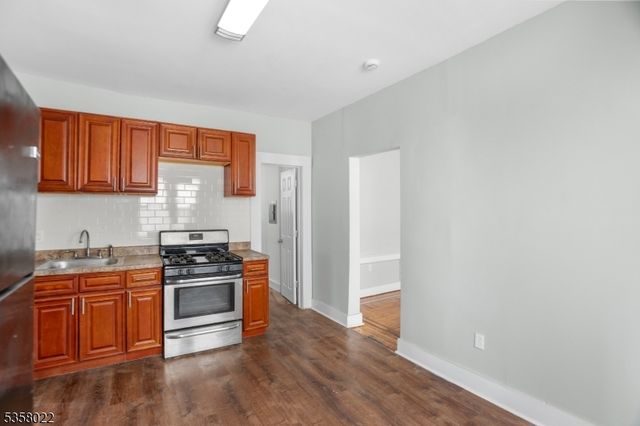 51 Schley St, Newark City, NJ 07112