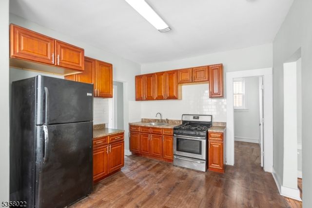 51 Schley St, Newark City, NJ 07112