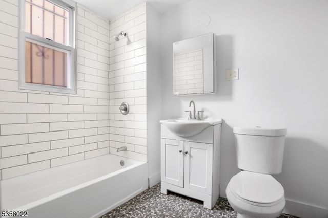 51 Schley St, Newark City, NJ 07112