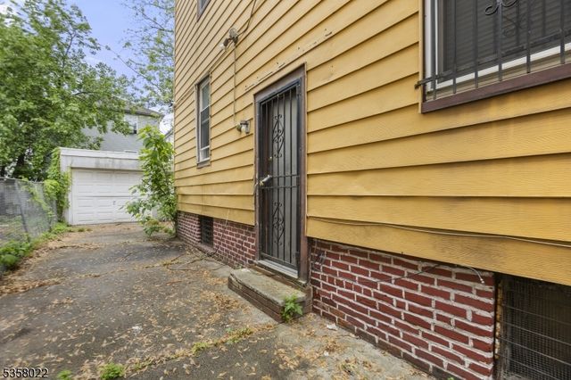 51 Schley St, Newark City, NJ 07112