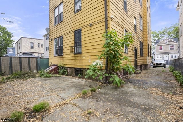 51 Schley St, Newark City, NJ 07112